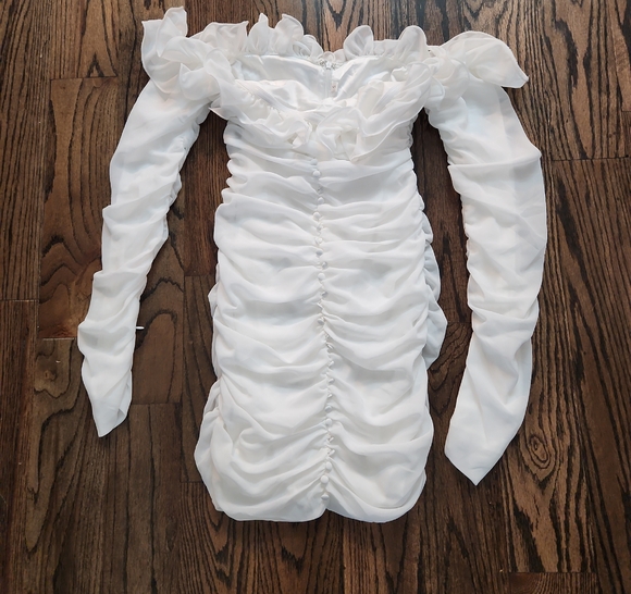 Elegant White  Mini Dress Size S NWOT - Picture 1 of 7